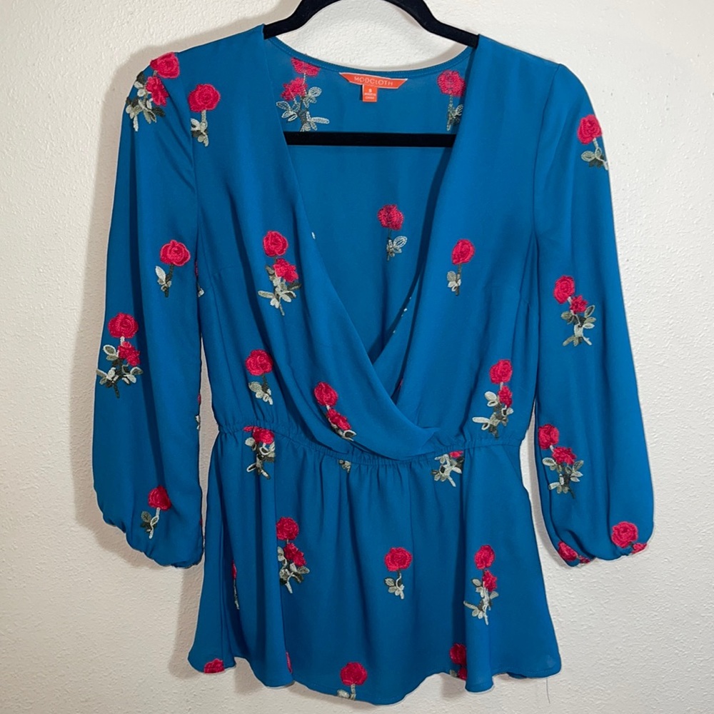 ModCloth Red Rose Floral Printed V-Neck 3/4 sleeve blouse with flowy hemline